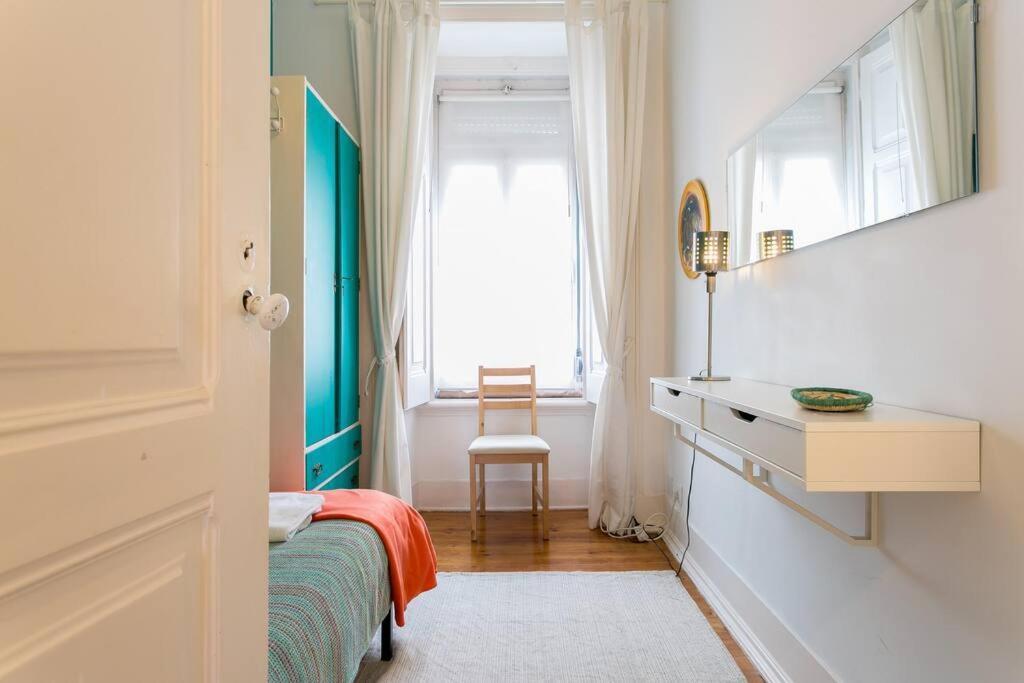 Principe Real Cool And Artistic 3 Bedrooms Flat! Lisbon Bagian luar foto