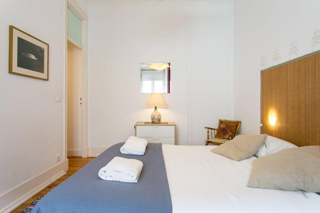 Principe Real Cool And Artistic 3 Bedrooms Flat! Lisbon Bagian luar foto