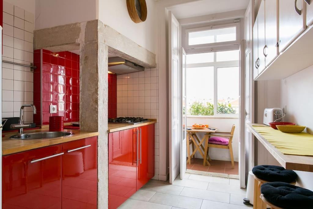 Principe Real Cool And Artistic 3 Bedrooms Flat! Lisbon Bagian luar foto