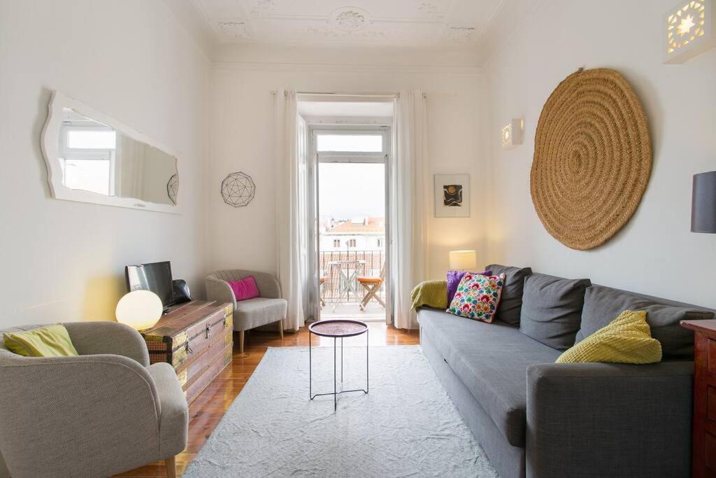 Principe Real Cool And Artistic 3 Bedrooms Flat! Lisbon Bagian luar foto