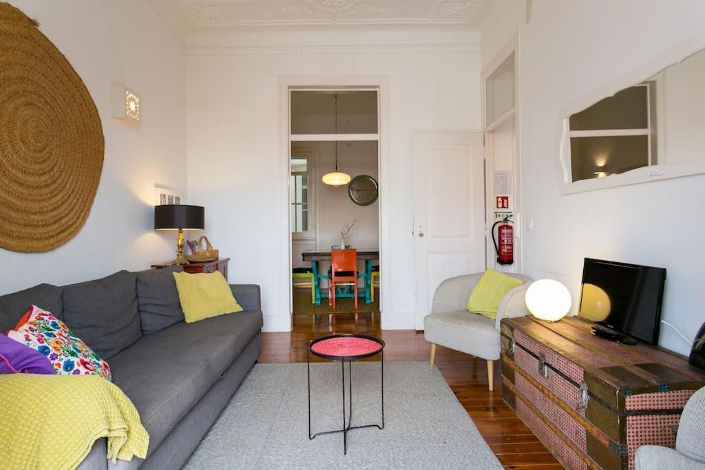 Principe Real Cool And Artistic 3 Bedrooms Flat! Lisbon Bagian luar foto