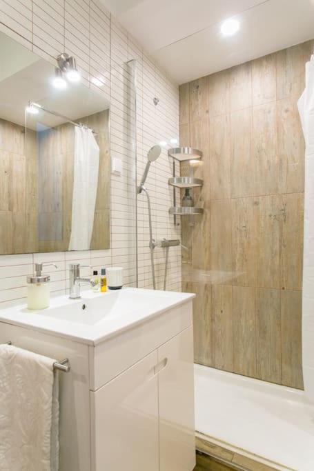 Principe Real Cool And Artistic 3 Bedrooms Flat! Lisbon Bagian luar foto